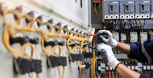 Professional Electrician technician working in Willow Springs, IL